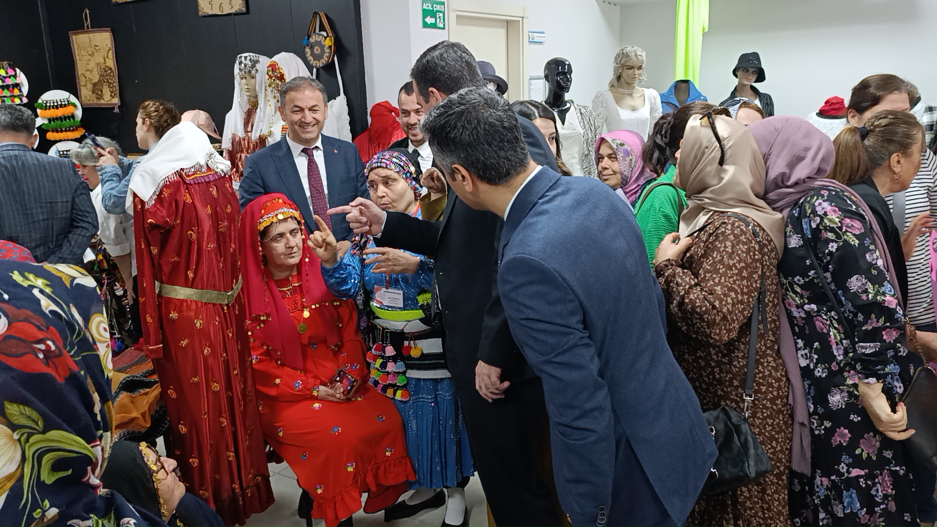 Beşi̇kdüzü Sergi̇ 1