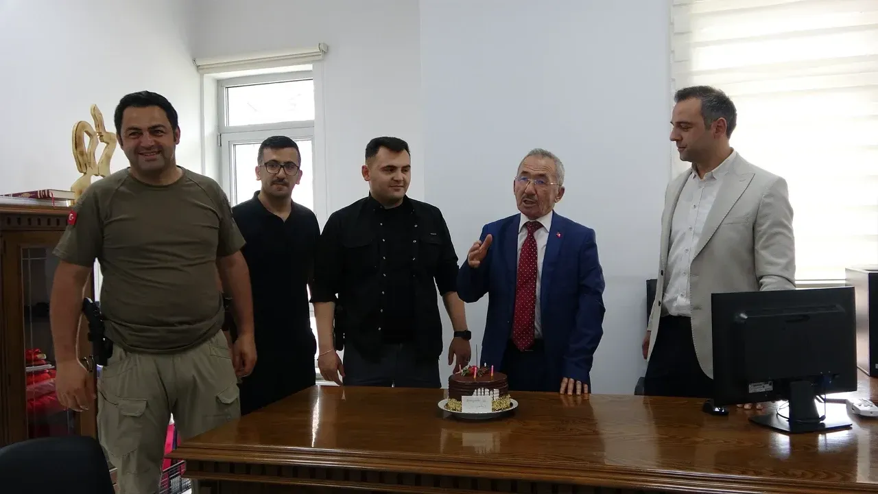 40 Yıllık Makam Şoförü Hüseyin Şekerci Doğum Gnünde Emekli Oldu 1