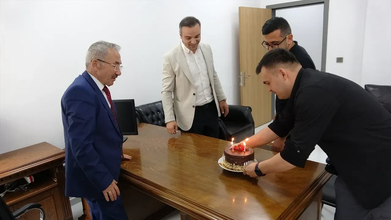 40 Yıllık Makam Şoförü Hüseyin Şekerci Doğum Gnünde Emekli Oldu 2