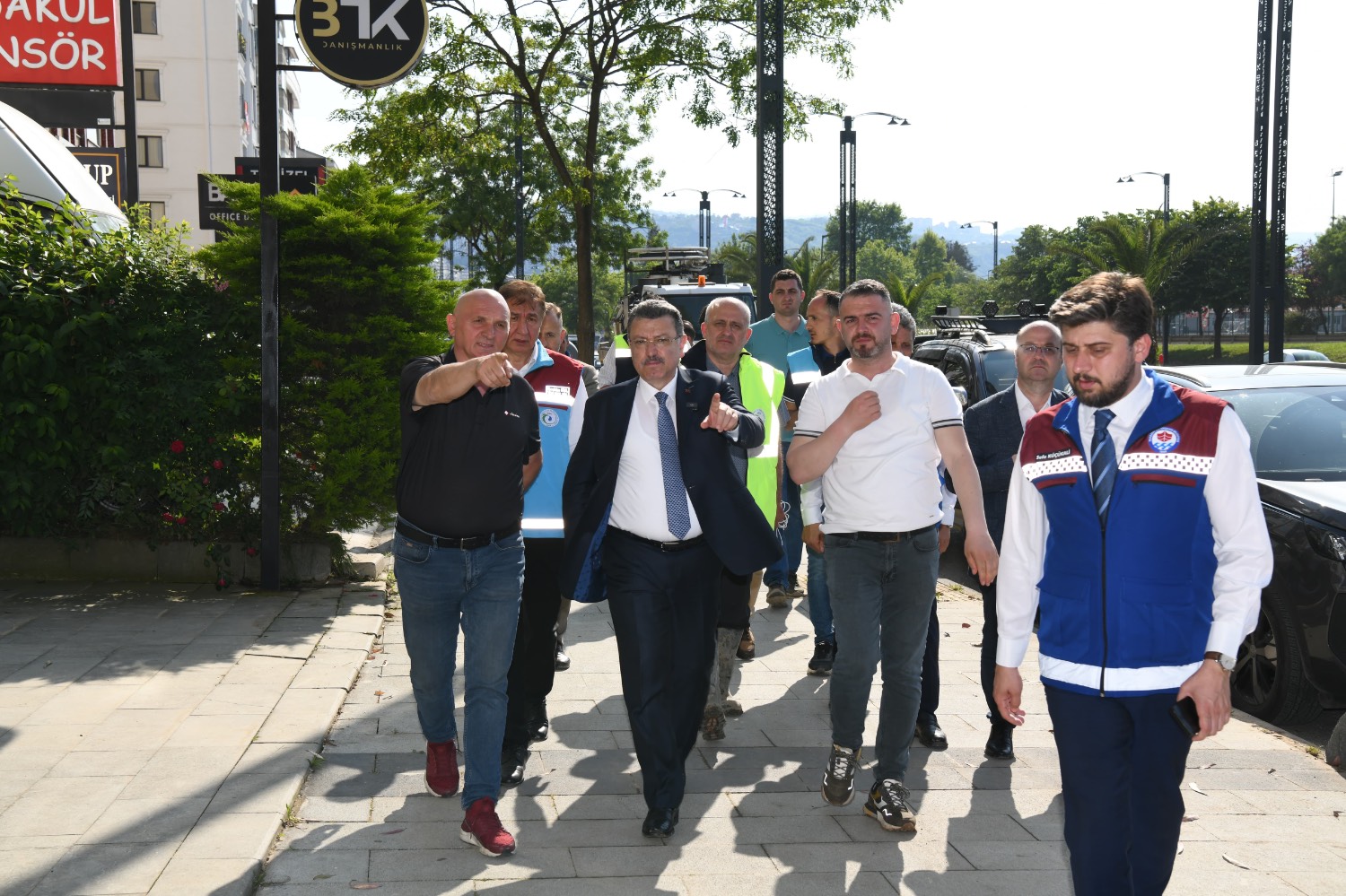 Başkan Genç, Beşi̇rli̇'de Esnafi Zi̇yaret Etti̇ 1