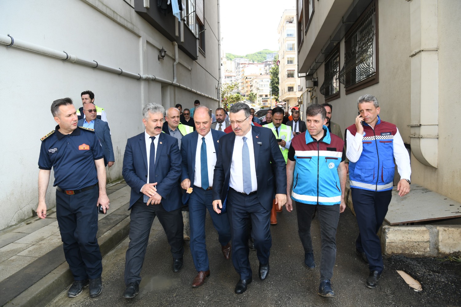 Başkan Genç, Beşi̇rli̇'de Esnafi Zi̇yaret Etti̇ 4