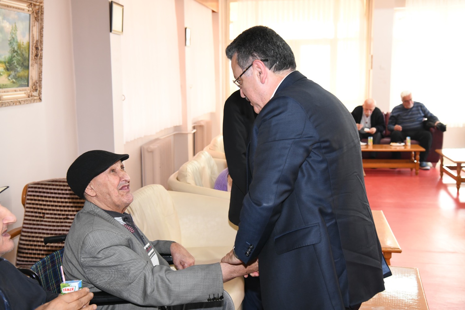 Başkan Genç'ten Huzurevi̇ Saki̇nleri̇ne Bayram Zi̇yareti̇ 2