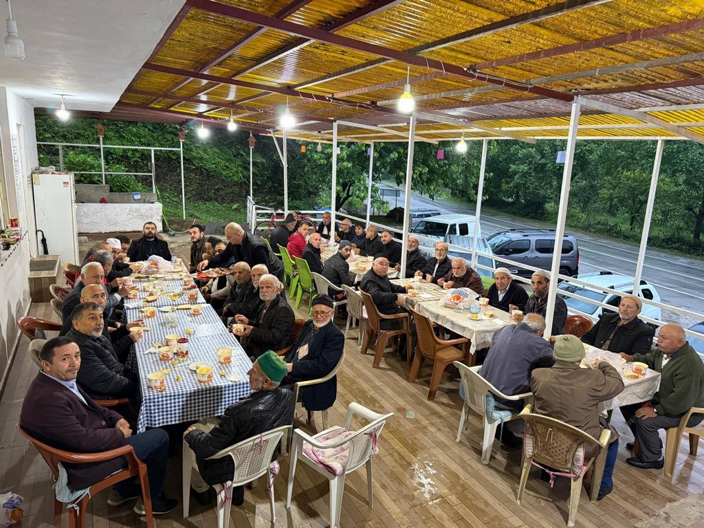 Kuzgun Köyü'nde Sabah Namazı Coşkusu (4)