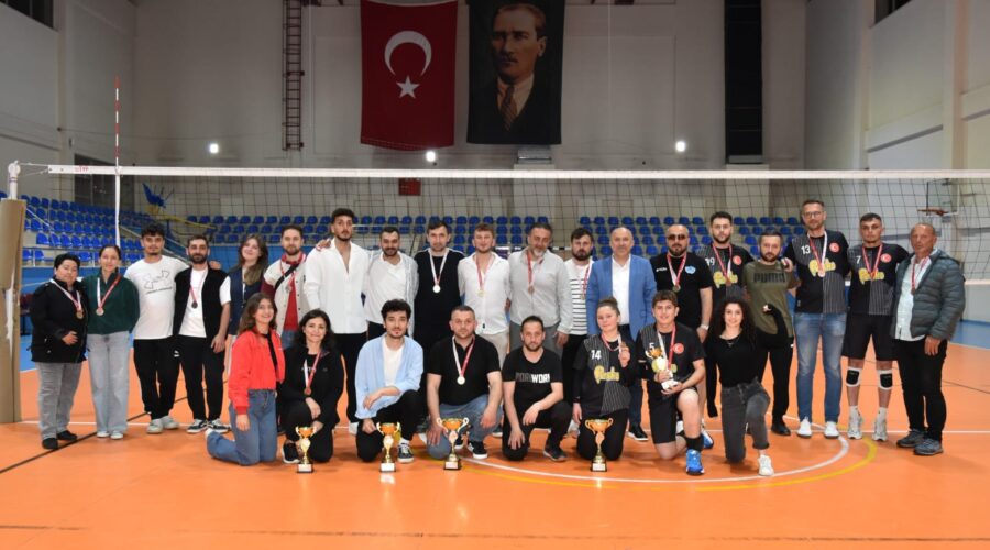 Voleybolun Büyükleri̇ Belli̇ Oldu 1