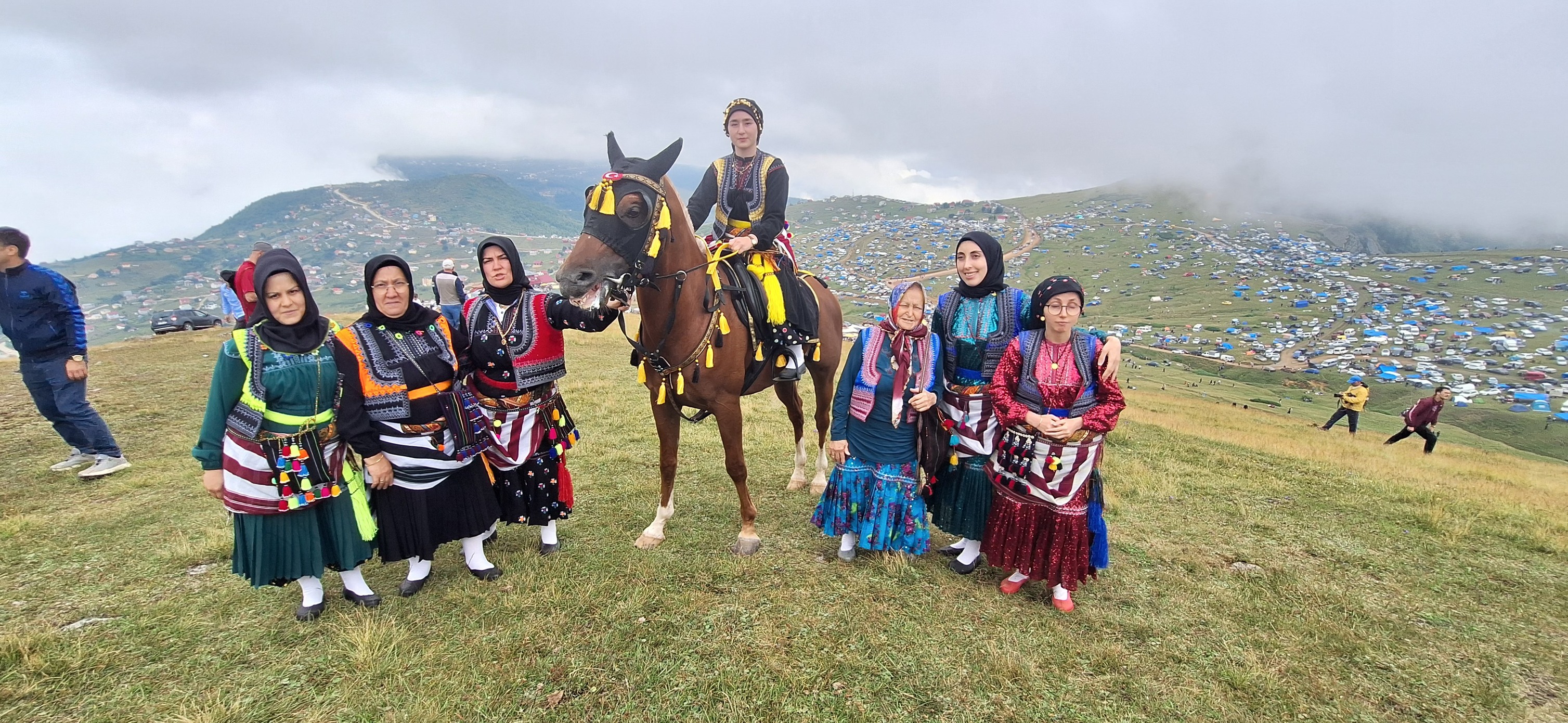 Ağasarın Atlı Çepni Kızı Gönüllere Dokundu 6