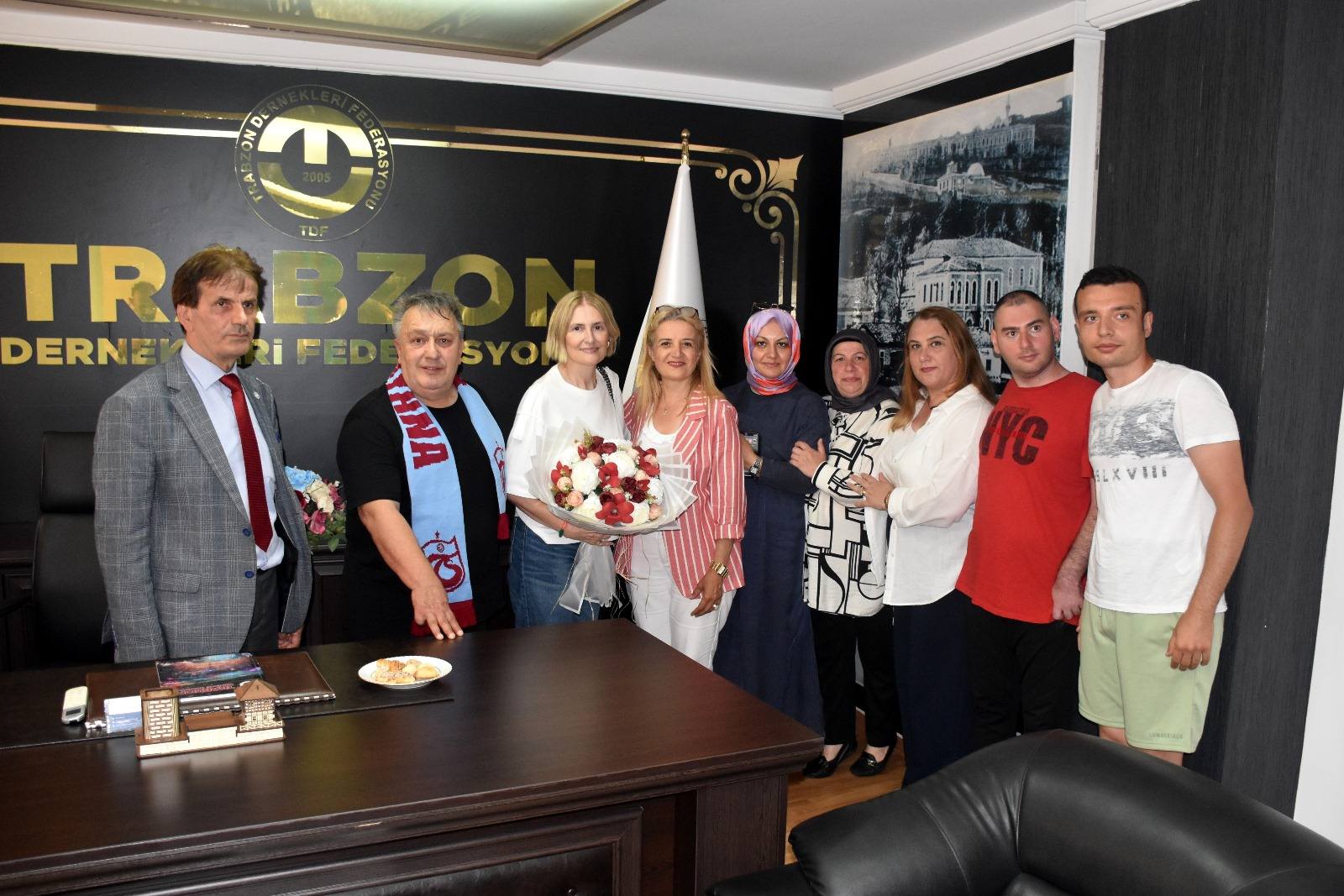 Sanatçı Türüt Tdf Trabzon Şubesini Ziyaret Etti 8
