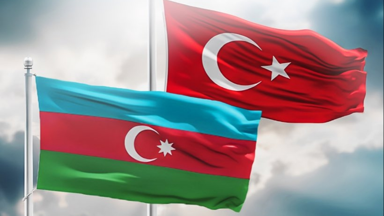 Azerbaycan bağımsızlığının 34. yılını gururla kutluyor