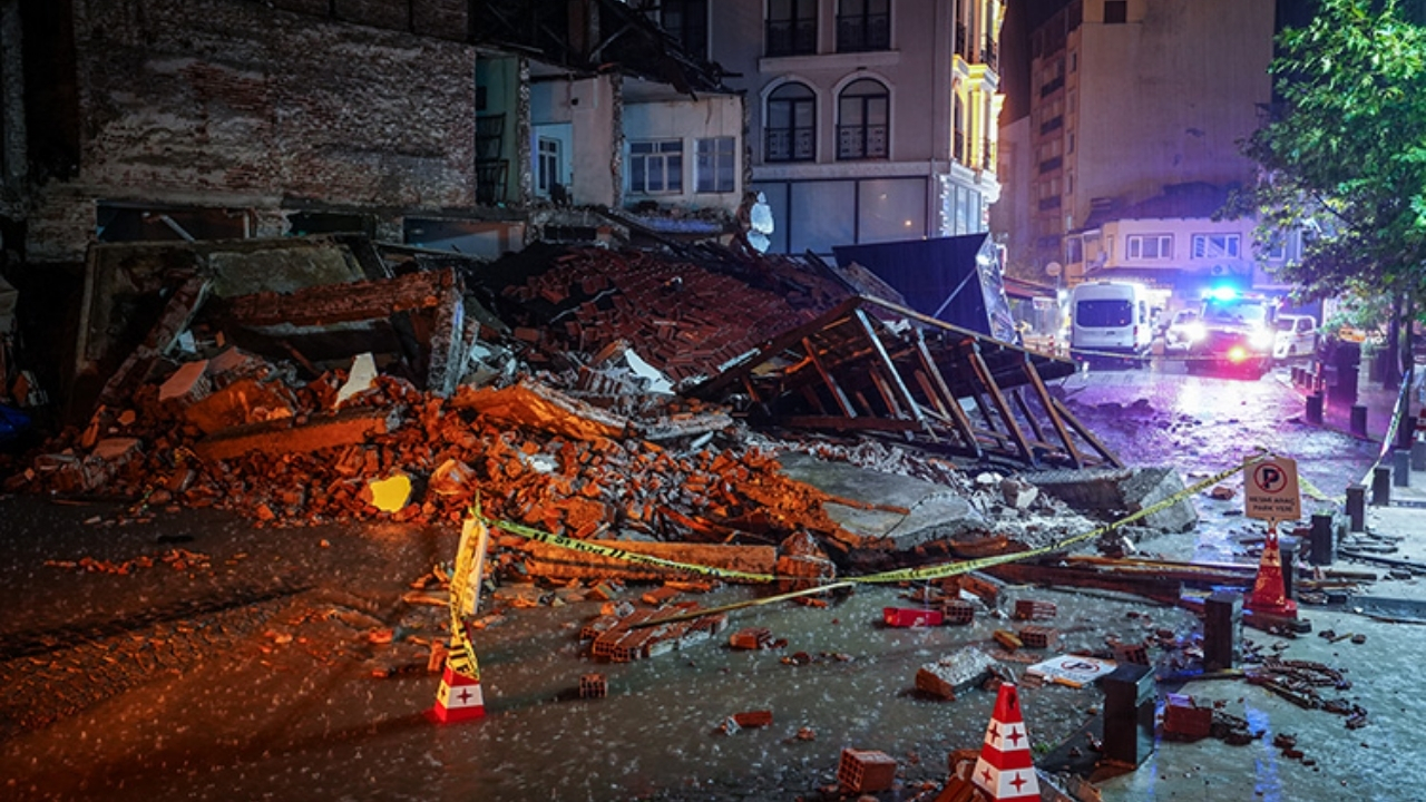 Balıkesir Sındırgı’da 6,1 büyüklüğünde deprem