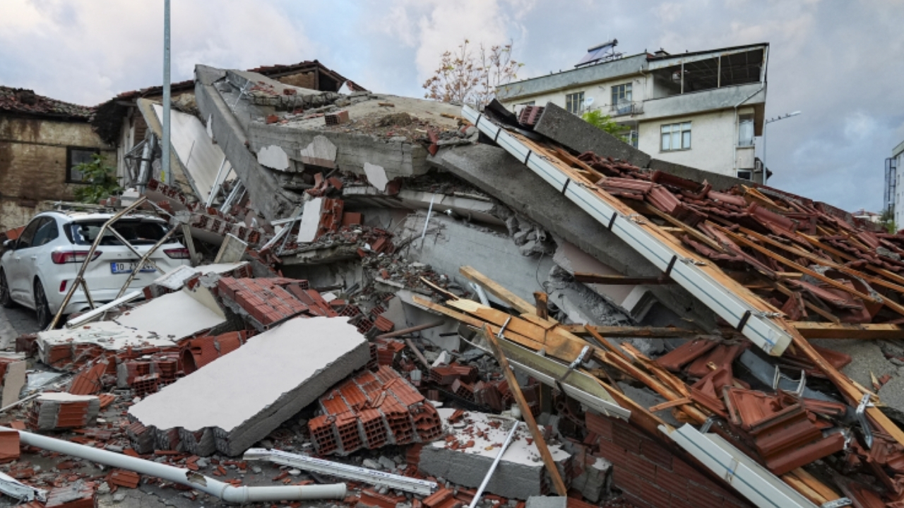Balıkesir’de 6,1’lik depremin ardından 330 artçı sarsıntı kaydedildi