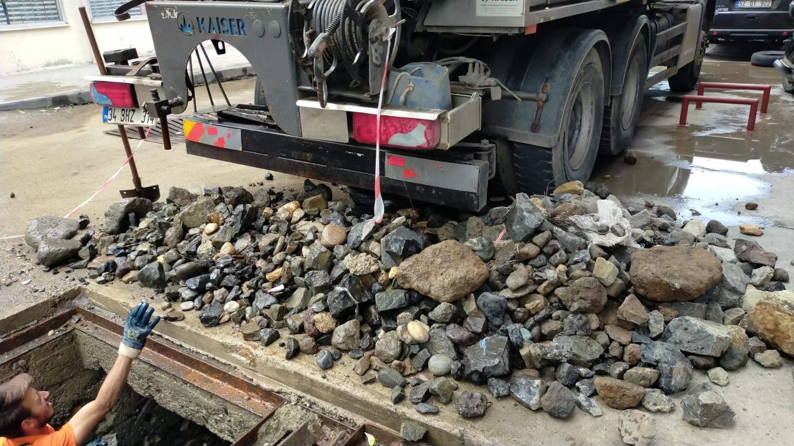 Büyükşehi̇rden Altyapida Dev Temi̇zli̇k Seferberli̇ği̇ (2)