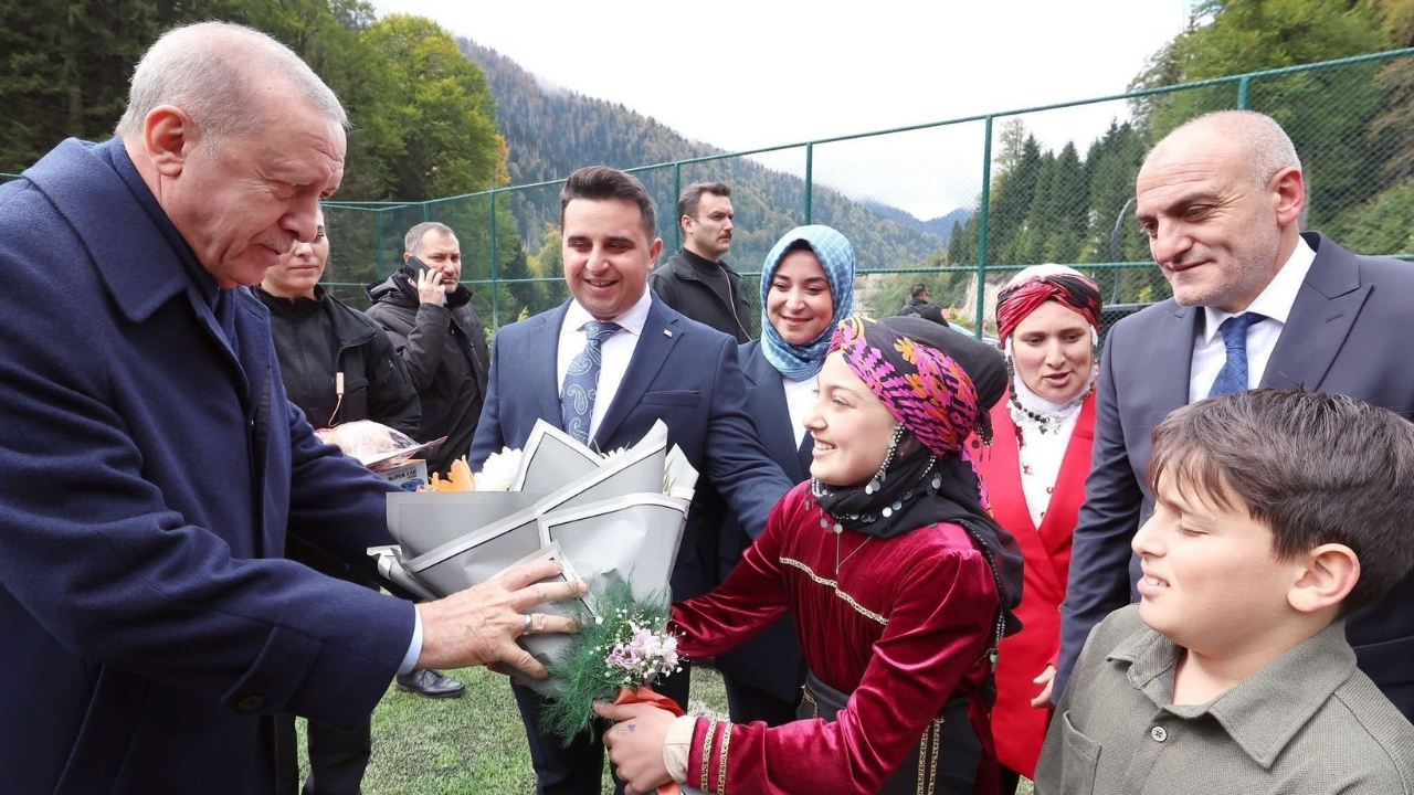 Cumhurbaşkanı Erdoğan Ayder Yaylası’nda sel hasarını inceledi