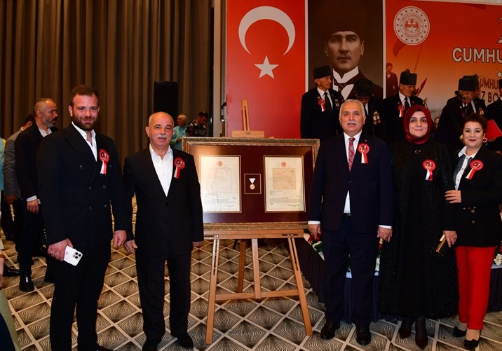 D6Efb7F5 C102 400A 90Aa Ea8649F0E048