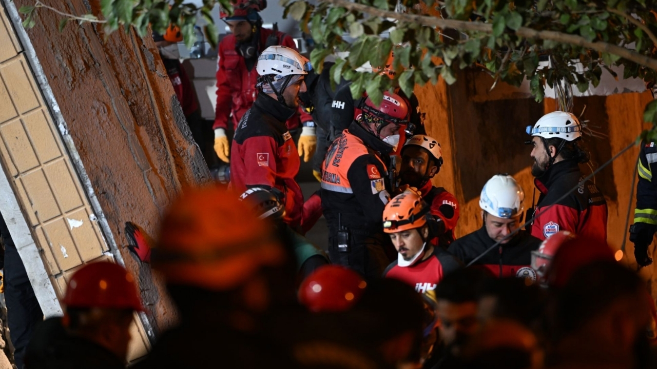 Gebze’de çöken binada ölü sayısı 4’e yükseldi