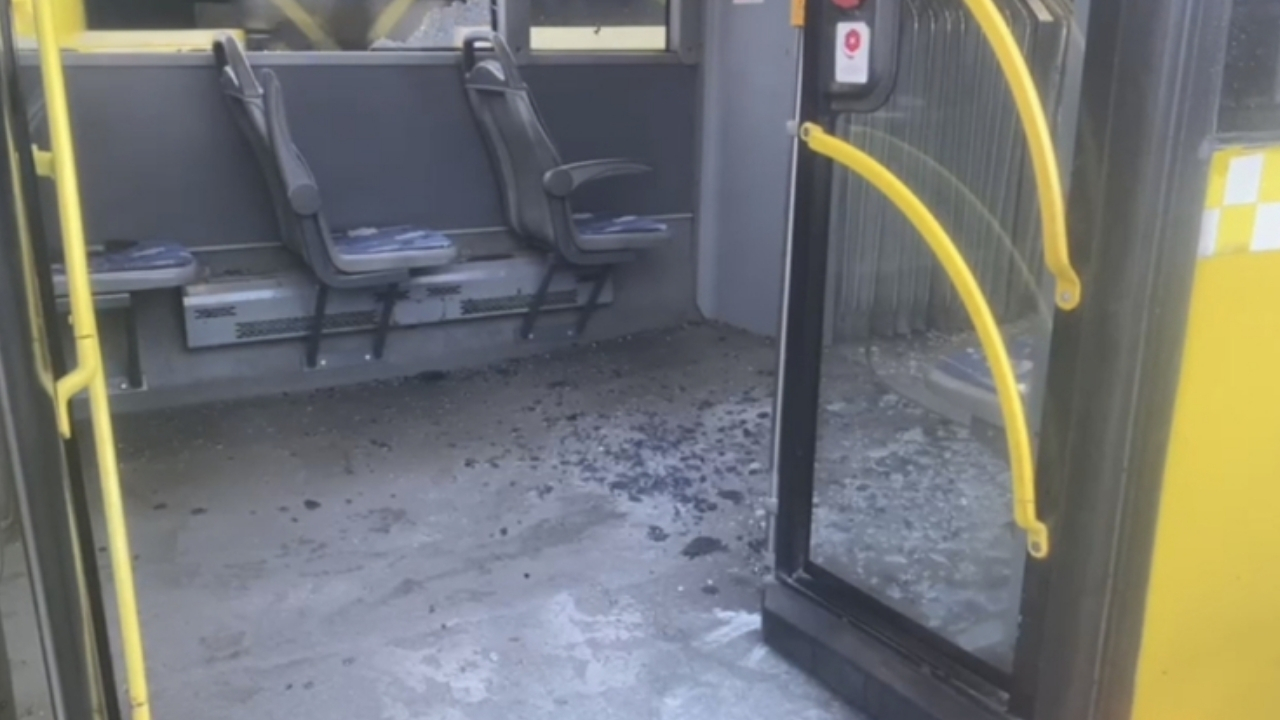 Kadıköy’de alkollü İETT şoförü bariyerlere çarptı 2 yaralı