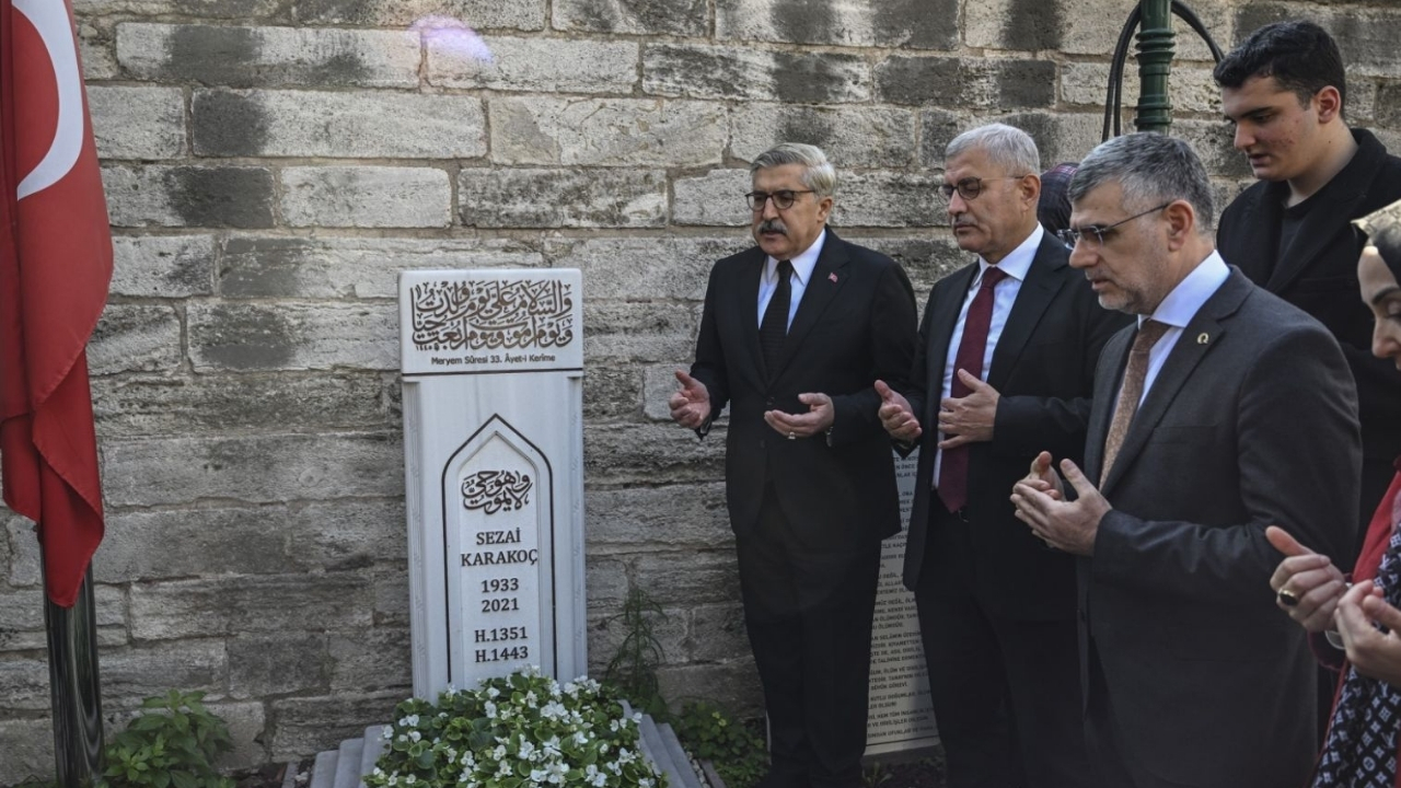 AK Parti’den Sezai Karakoç’un ölüm yıldönümünde znma ziyareti