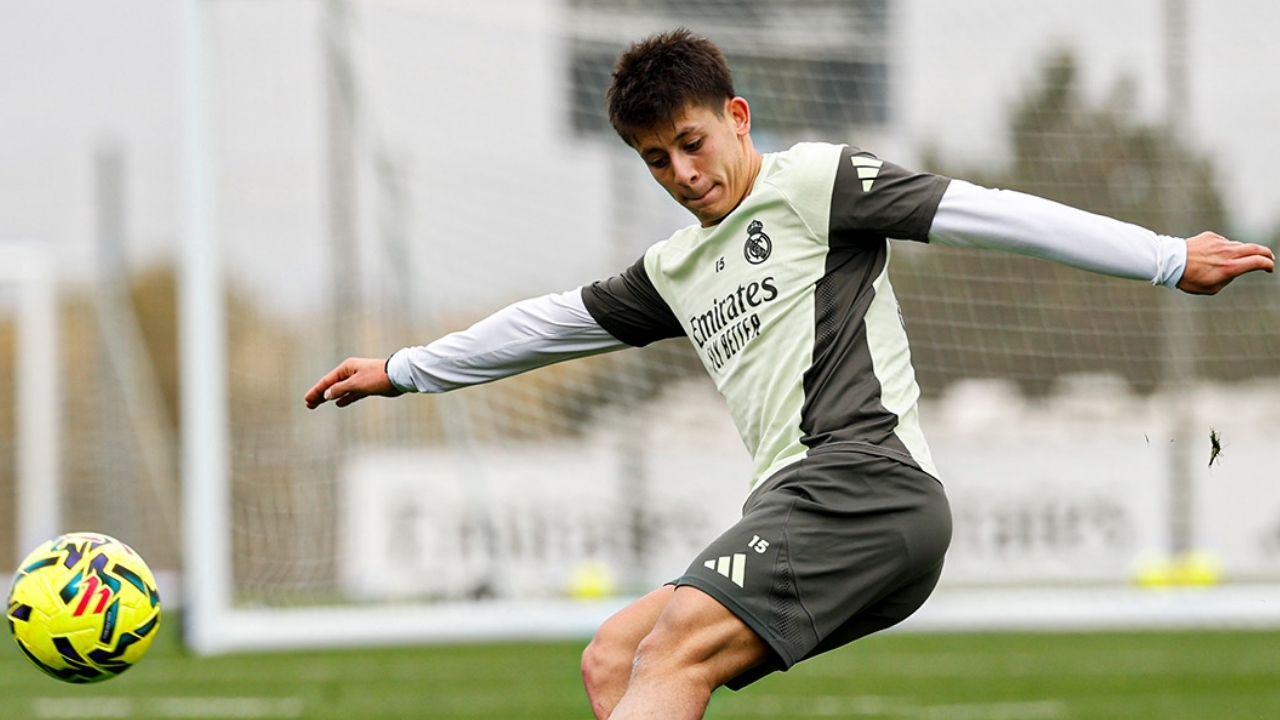 Arda Güler, Real Madrid’de ekim ayının futbolcusu seçildi