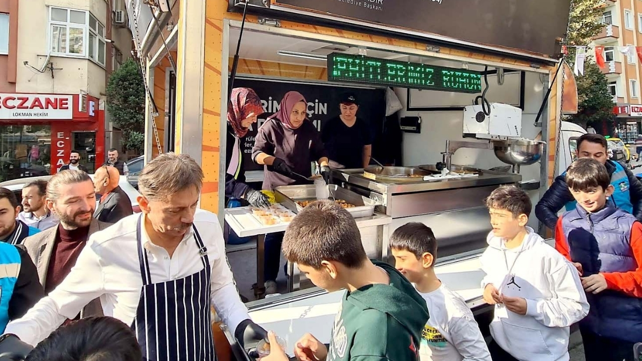 Bahçelievler’de şehitler için mevlit Vatandaşlara lokma ikramı