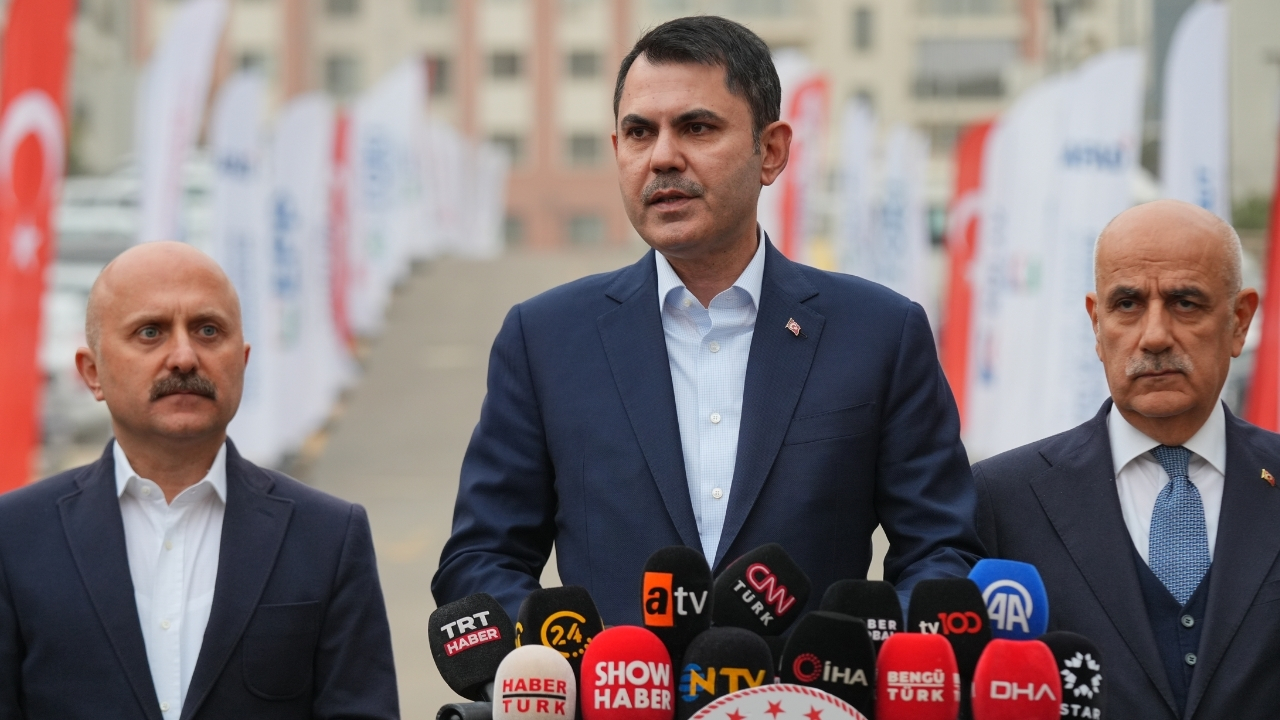 Bakan Murat Kurum Adıyaman’da “350 bininci deprem konutu teslim ediliyor”