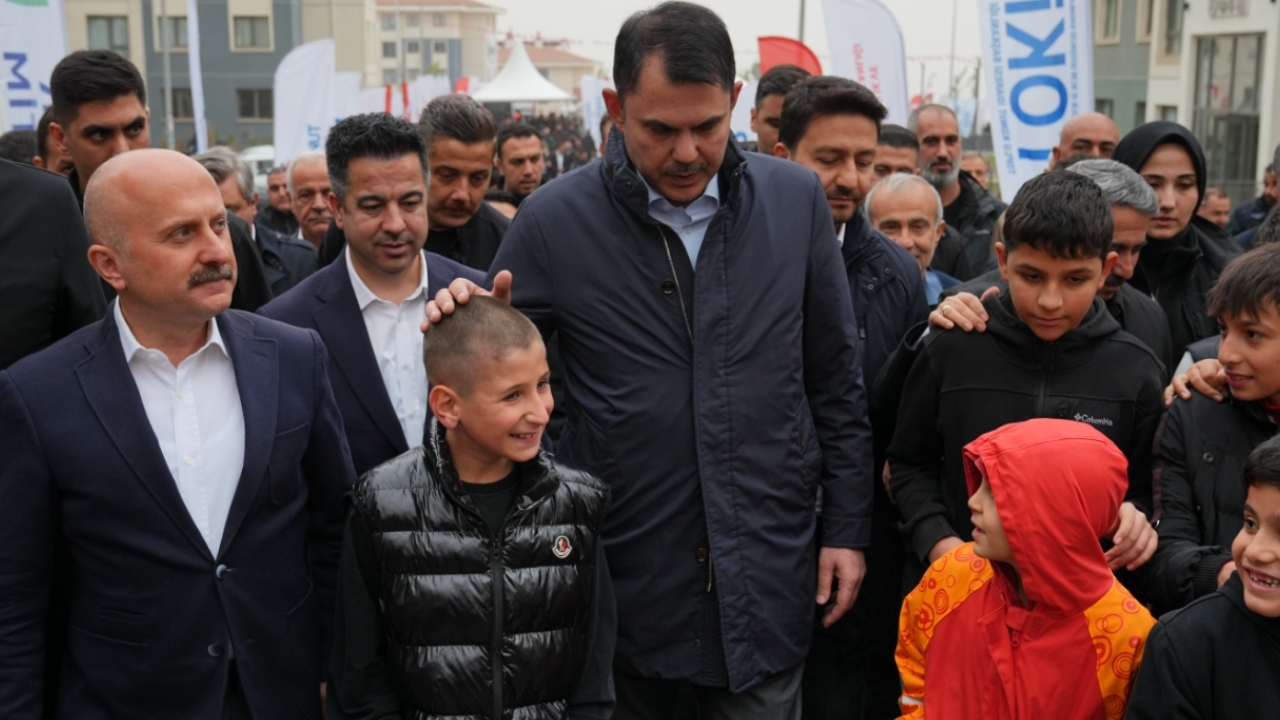 Bakan Murat Kurum Adıyaman’da “350 bininci deprem konutu teslim ediliyor”