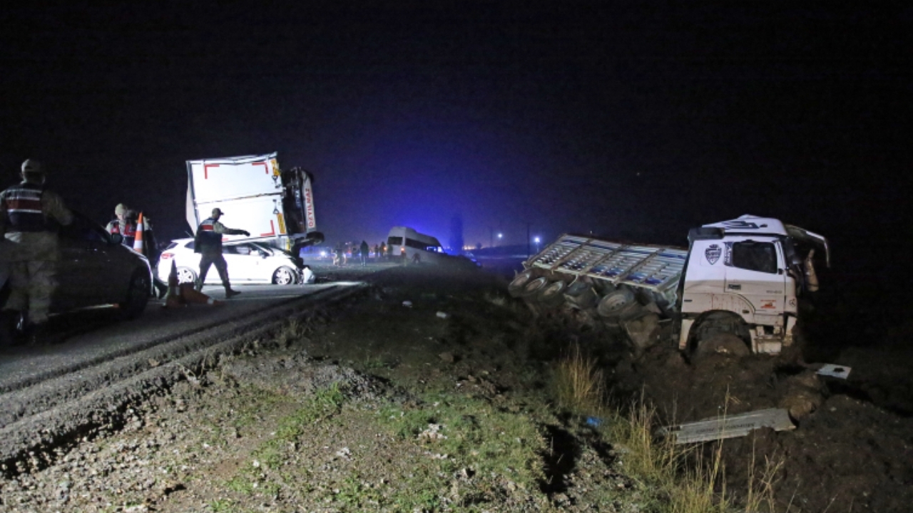 Diyarbakır’da zincirleme kaza 4 ölü, 13 yaralı