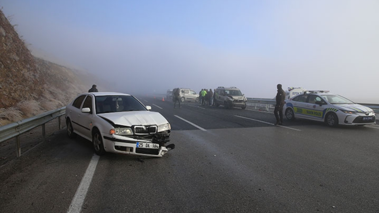 Erzurum’da Yolcu Otobüsü ile Tır Çarpıştı: 11 Yaralı