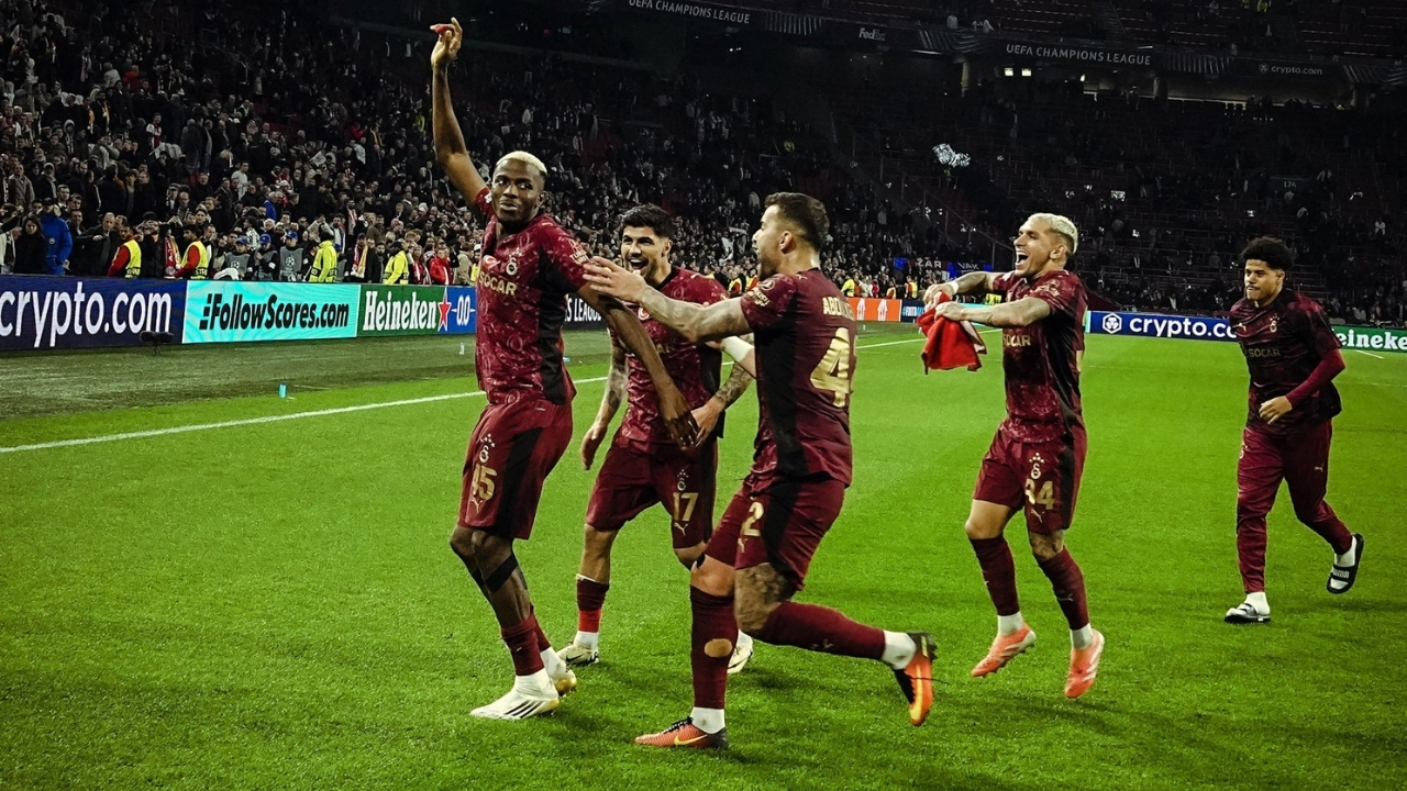 Galatasaray, Amsterdam’da şov yaptı Osimhen’den tarihi “hat-trick”