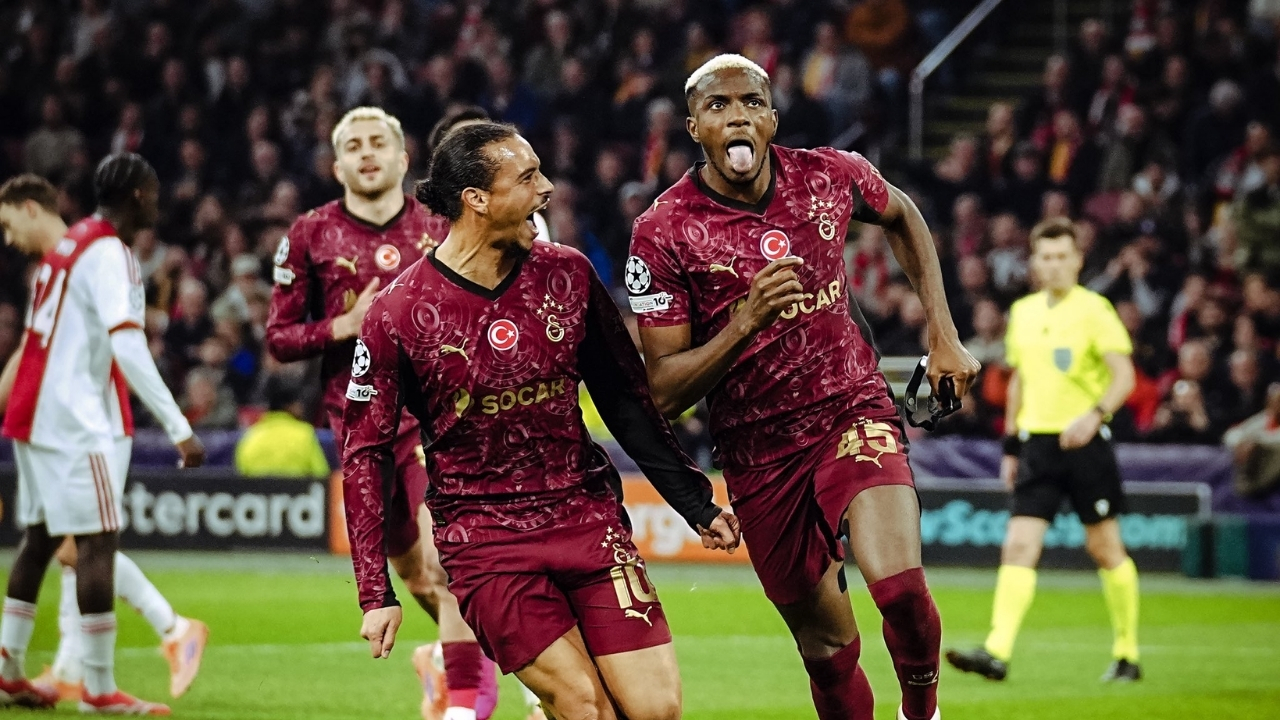 Galatasaray, Amsterdam’da şov yaptı Osimhen’den tarihi “hat-trick”