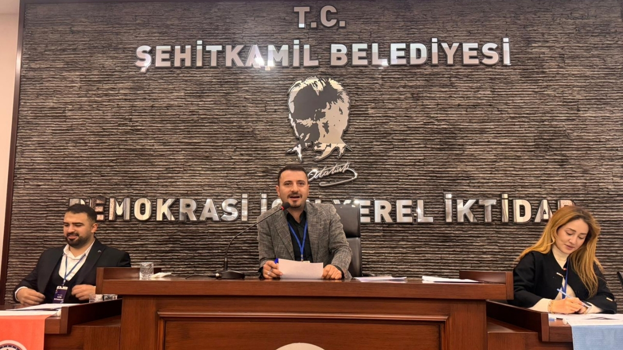 Gençler Gaziantep’te meclis koltuklarına oturdu