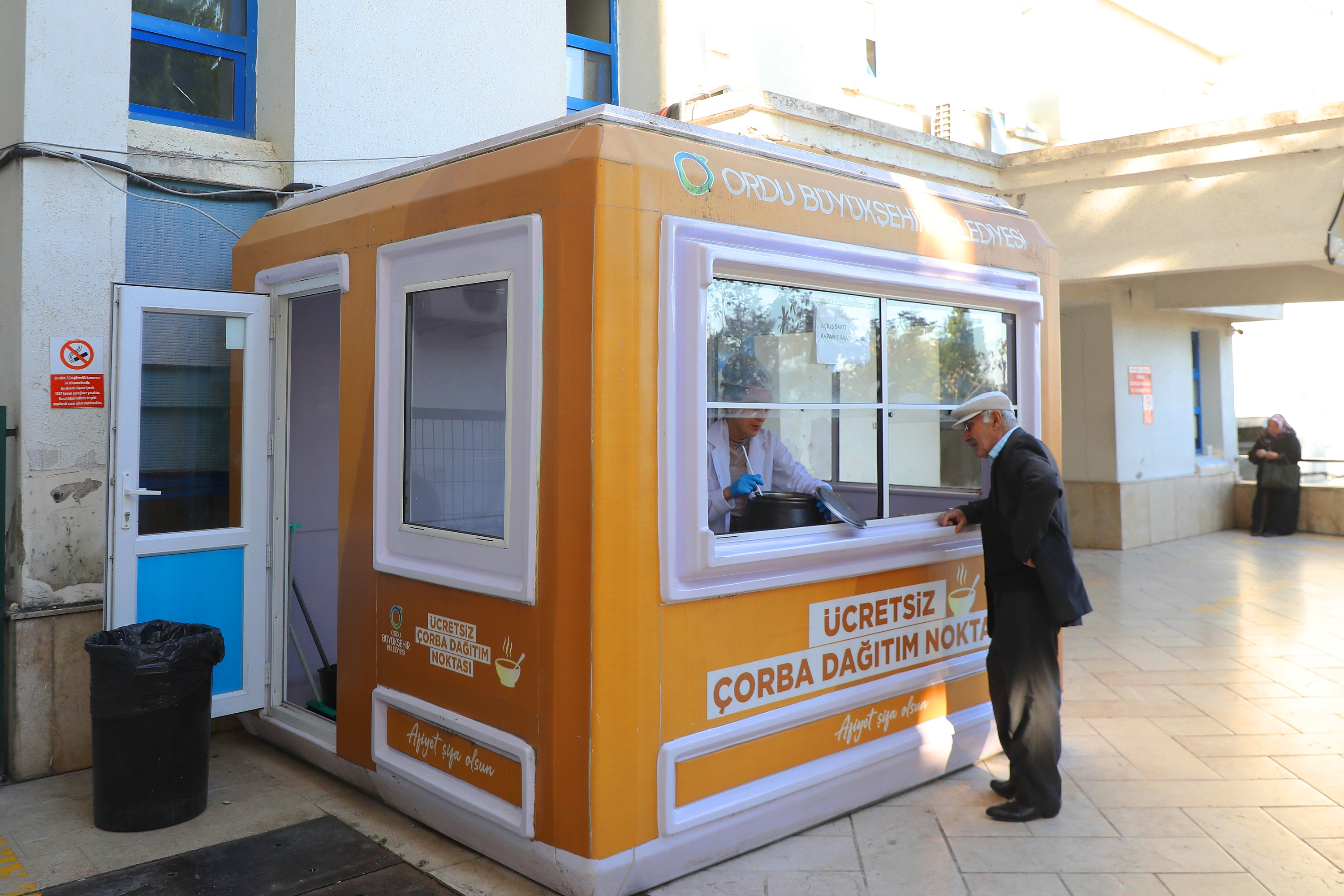 Hastane Kori̇dorlarinda Güne Sicak Bi̇r Başlangiç (9)