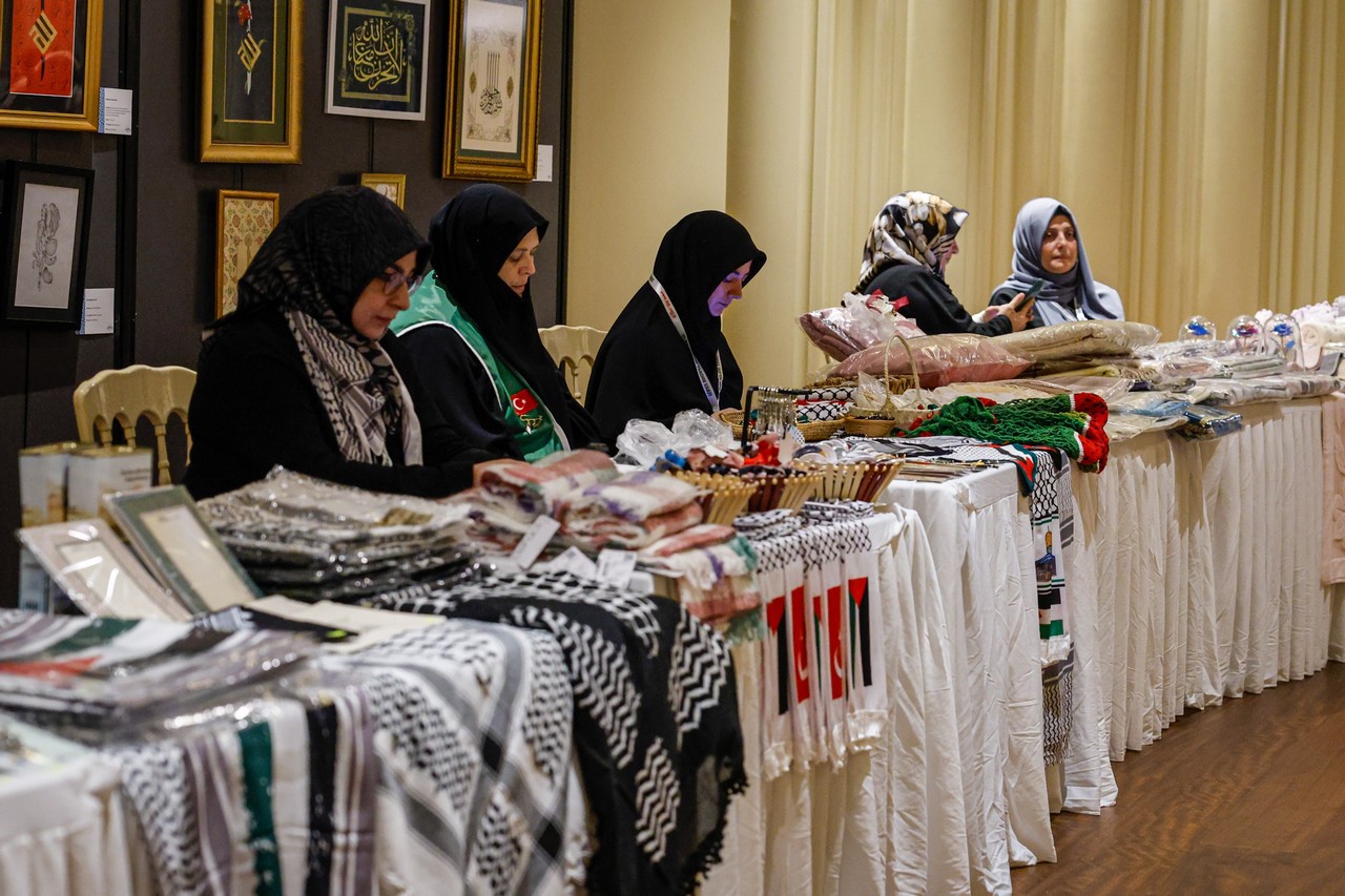 İhh Kadın ‘Ailede İyiliği Çoğaltmak’ Semineri Ve Hayır Çarşısı Düzenledi1-1