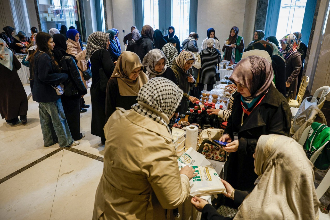İhh Kadın ‘Ailede İyiliği Çoğaltmak’ Semineri Ve Hayır Çarşısı Düzenledi7-1