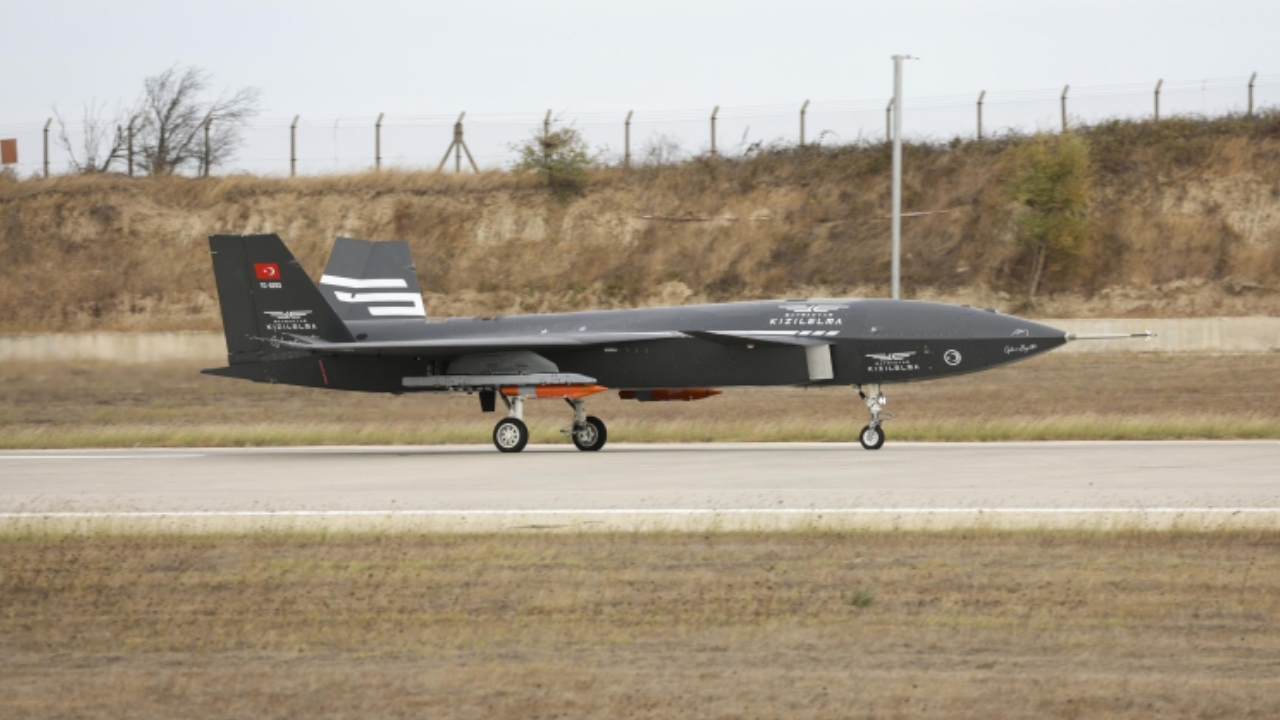 KIZILELMA’dan tarihi başarı Simüle atışta F-16’ya tam isabet