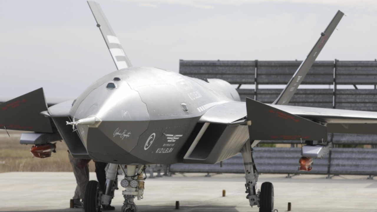 KIZILELMA’dan tarihi başarı Simüle atışta F-16’ya tam isabet