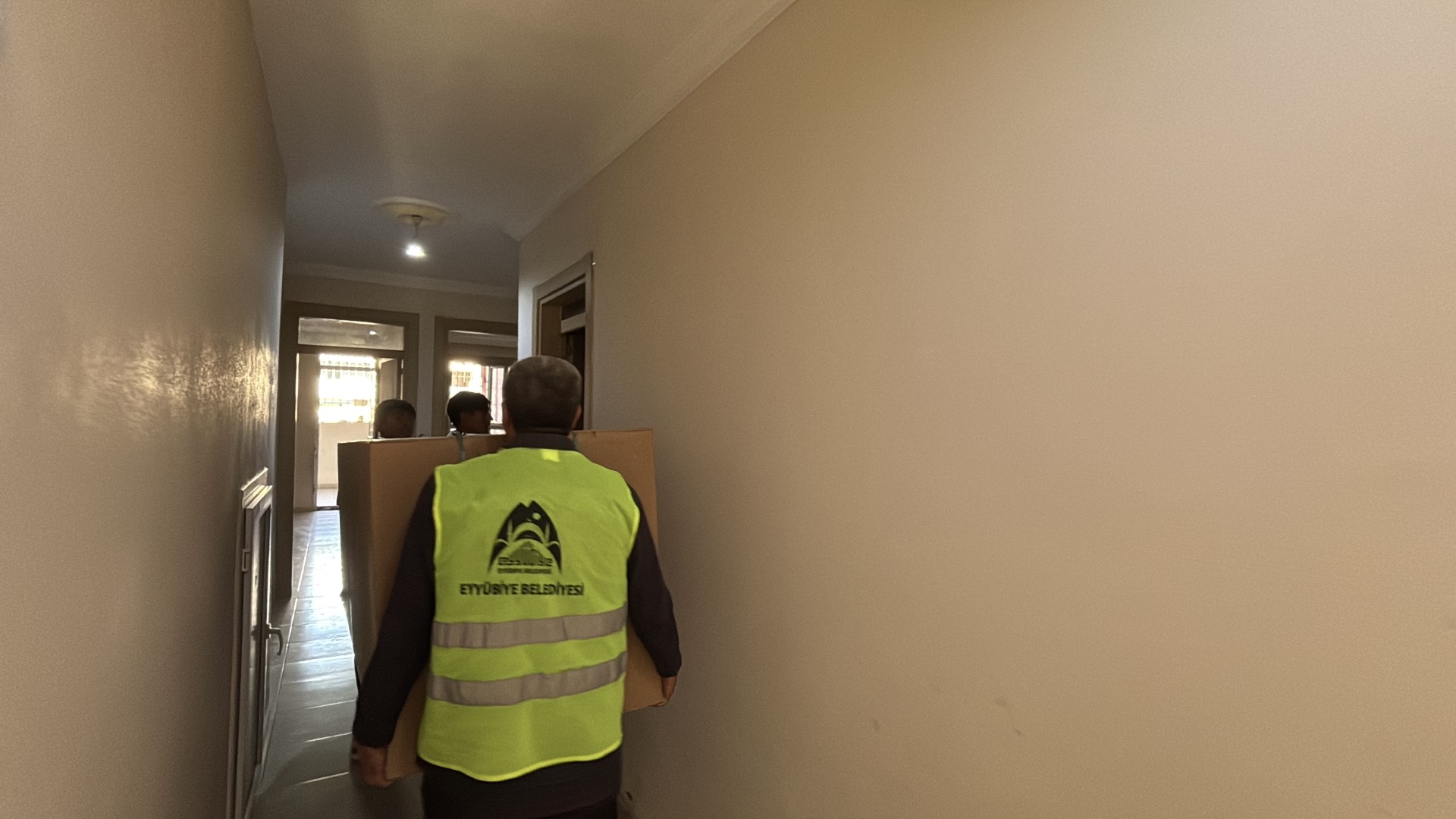 O Aile Yeni Evinde (5)