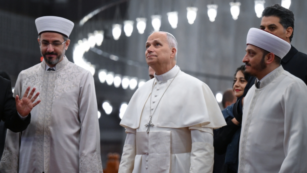 Papa 14. Leo, Sultanahmet Camii’ni ziyaret etti