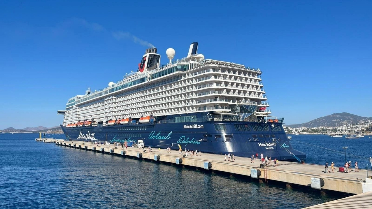 Türkiye Limanlarına Gelen Kruvaziyer Yolcu Sayısı 2 Milyonu Aştı Türkiye limanlarına gelen kruvaziyer yolcu sayısı 2 milyonu aştı