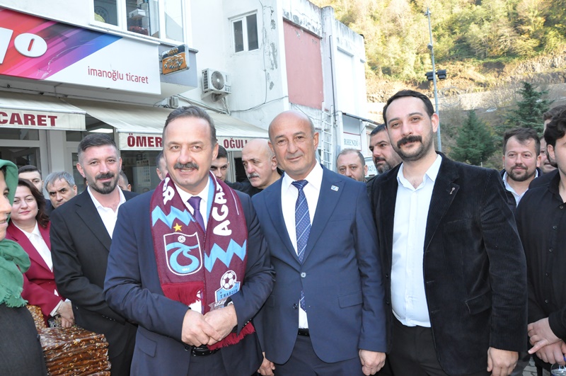 Anahtar Parti̇ Genel Başkani Şalpazarinda 065