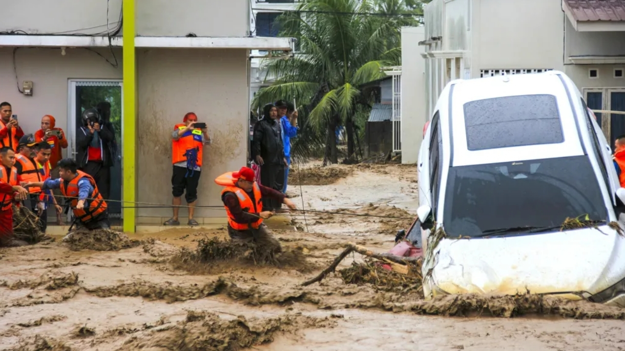 Endonezya'da meydana gelen afetlerde can kaybı 442’ye yükseldi
