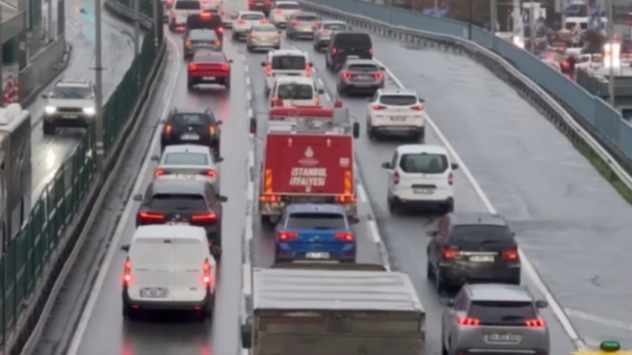 İstanbul’da sağanak etkili oldu Trafik yoğunluğu yüzde 80’e ulaştı
