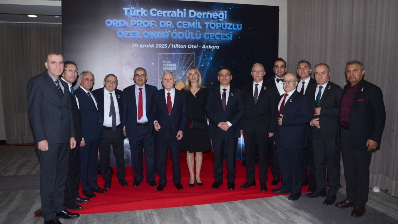 Türk Cerrahi Derneği’nin en büyük ödülü Prof. Dr. Mehmet Haberal’a