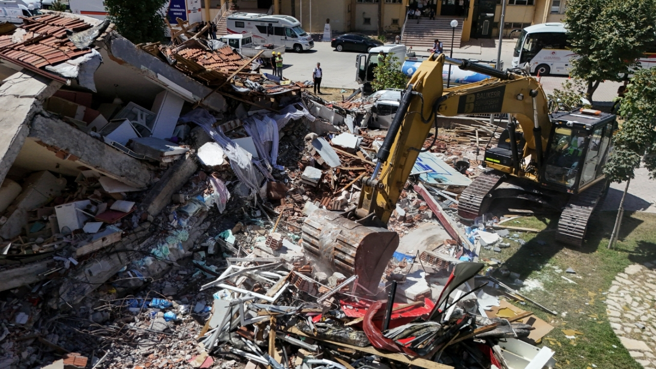 Türkiye bu yıl 53 bin 262 depremle sarsıldı