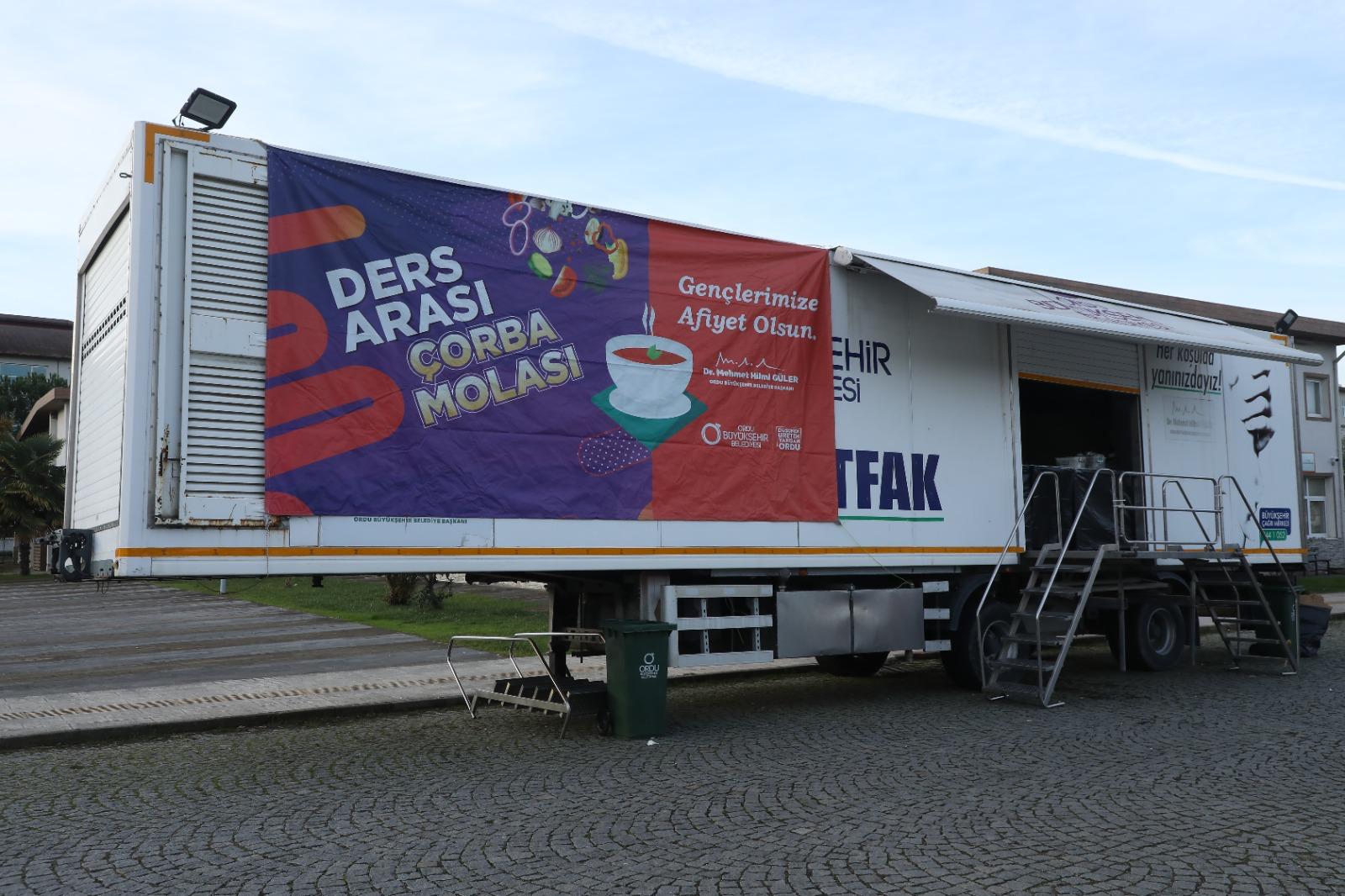 Üni̇versi̇tede Sicak Çorba İkrami Başladi (4)