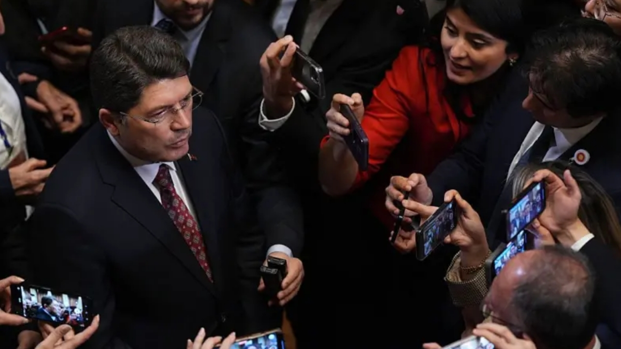 Bayrağımıza saldırı soruşturmasında 14 gözaltı