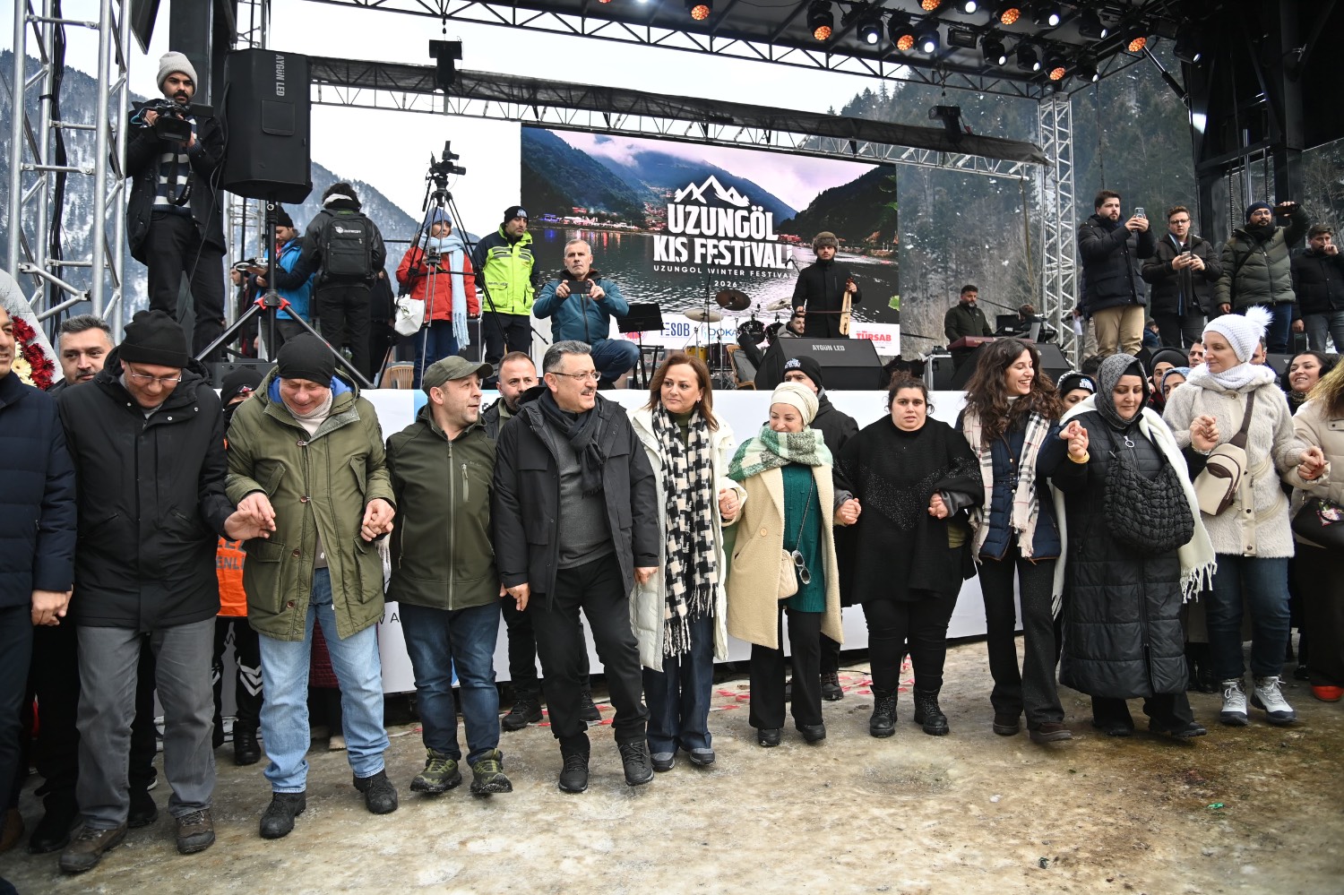 Birinci Uzungöl Kış Festivalinde 6161 Kişi Aynı Anda Horon Oynadı 2