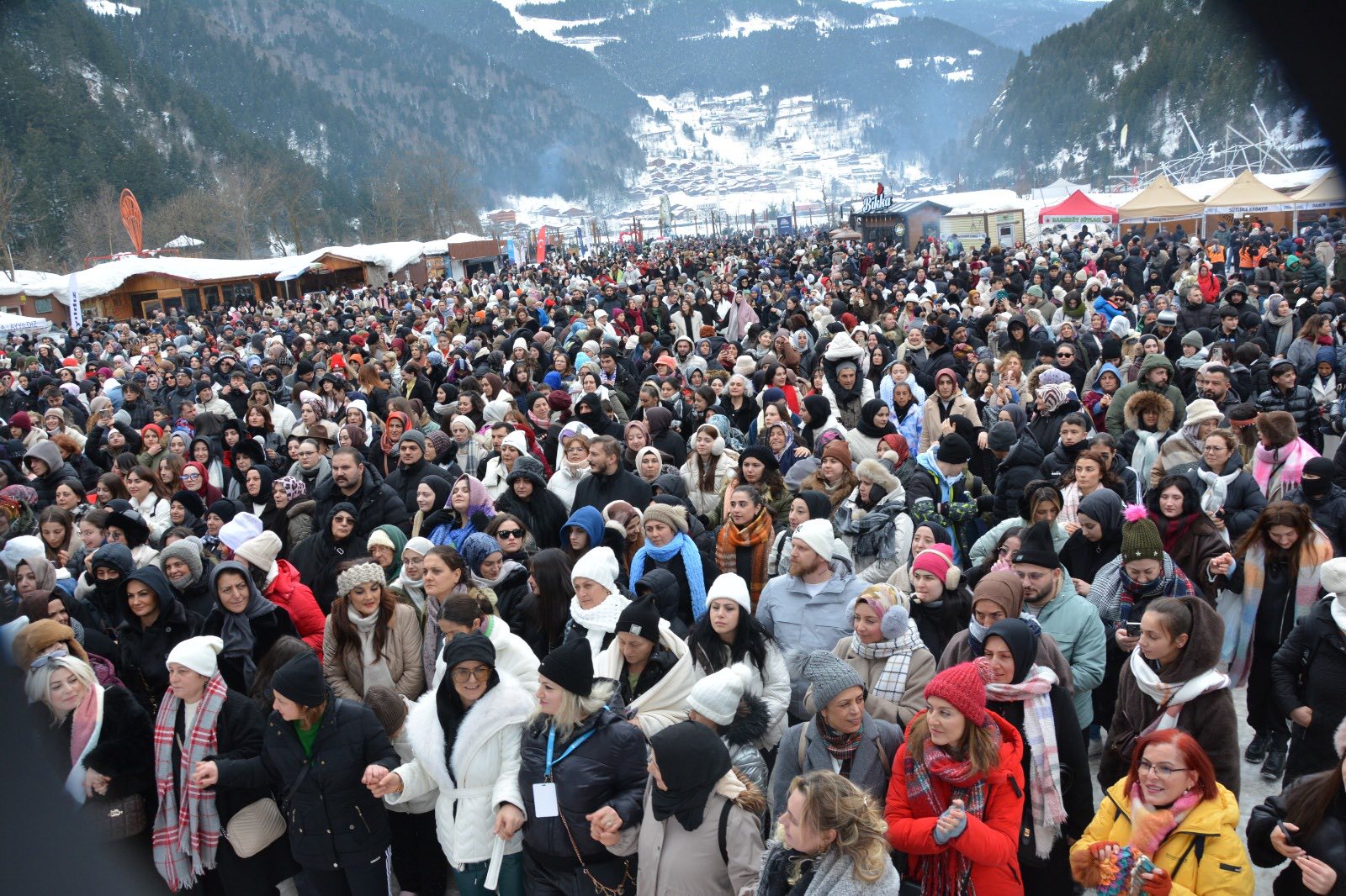 Birinci Uzungöl Kış Festivalinde 6161 Kişi Aynı Anda Horon Oynadı 5