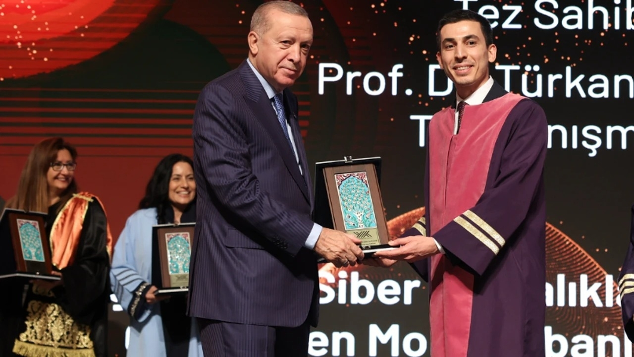 Dr. Eyüp Sabır Erbiçer’e YÖK’ten “Yılın Doktora Tezi” ödülü