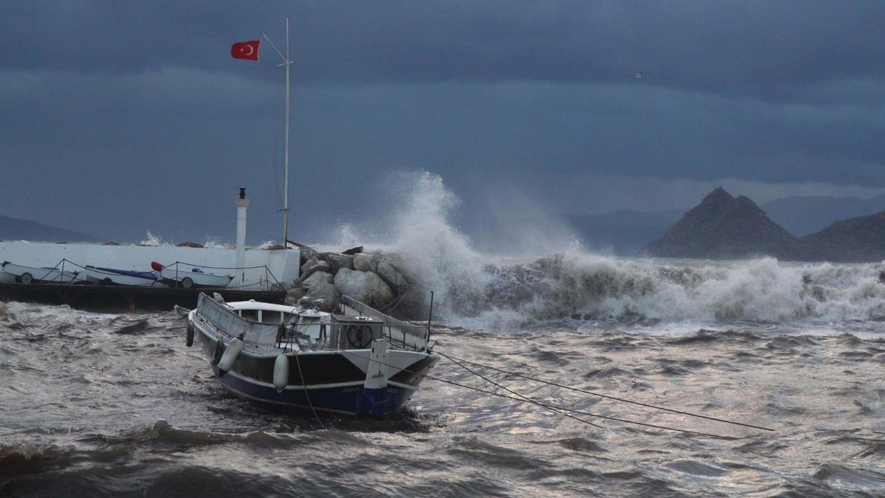 Ege Kıyılarına Kuvvetli Fırtına Alarmı
