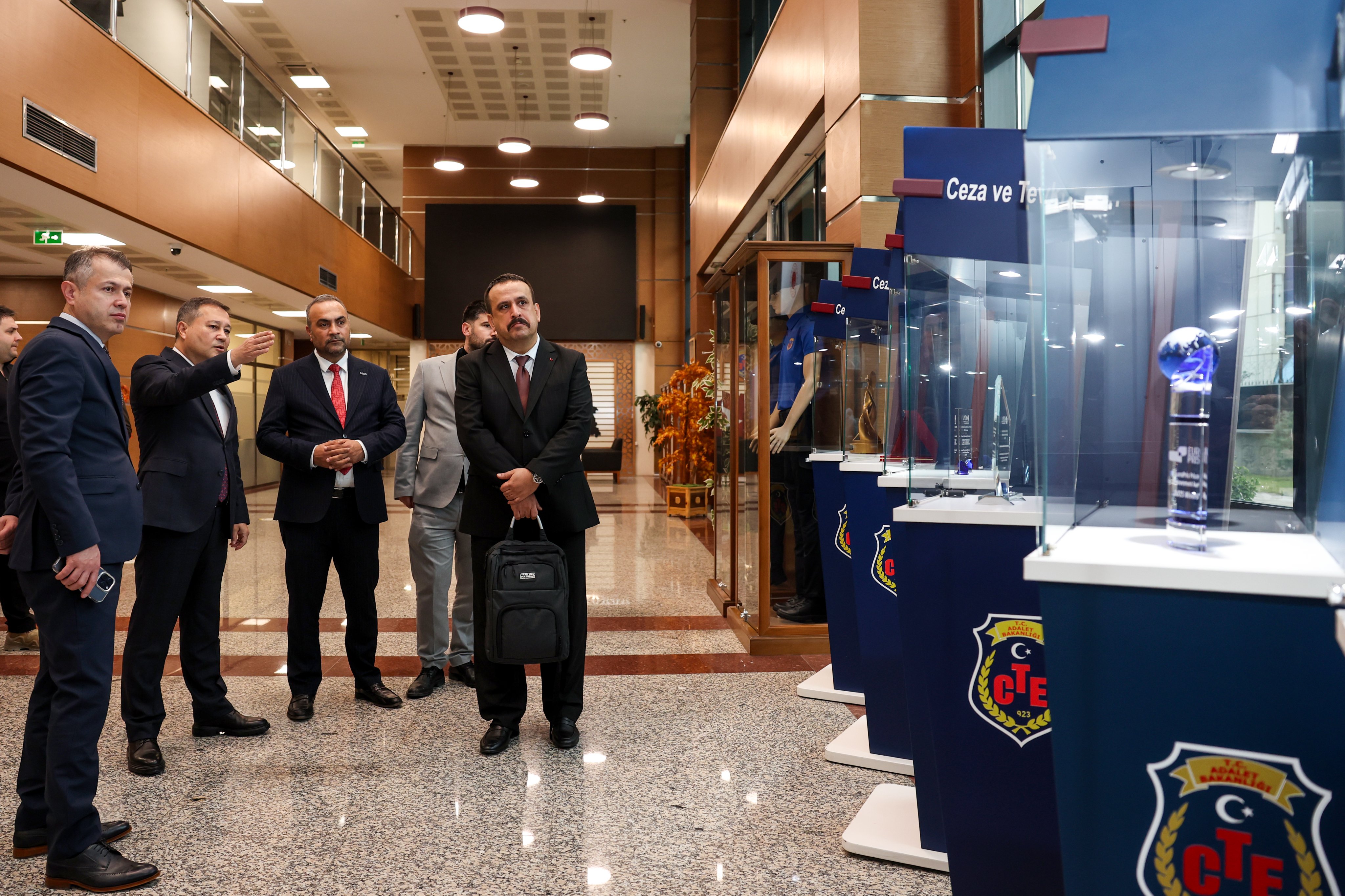 G 0L E O Hb U A Qpllr