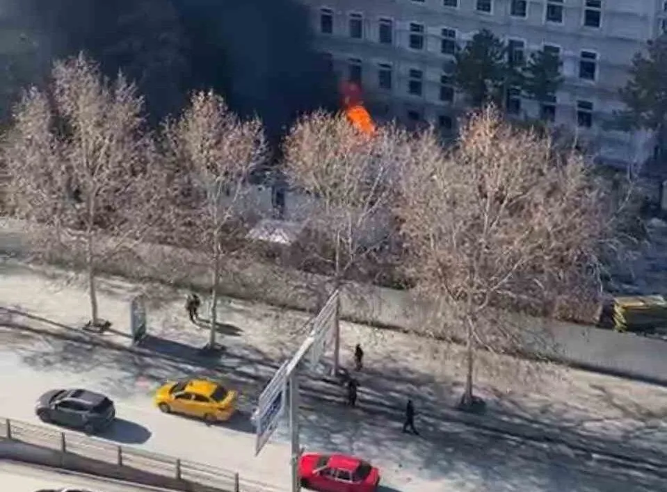 İçişleri Bakanlığı Yerleşkesindeki Konteynerlerde Yangın Çıktı 2