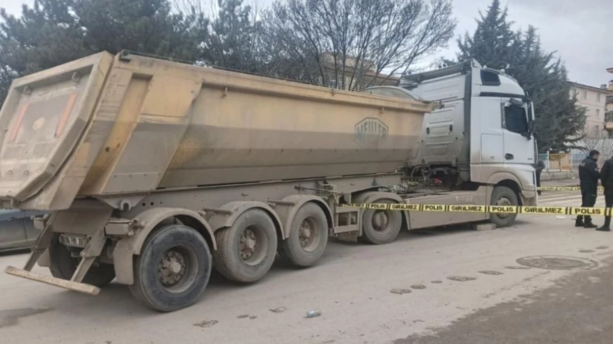 Mamak'ta Hafriyat Kamyonunun Altında Kalan Yaşlı Kadın Ağır Yaralandı 2